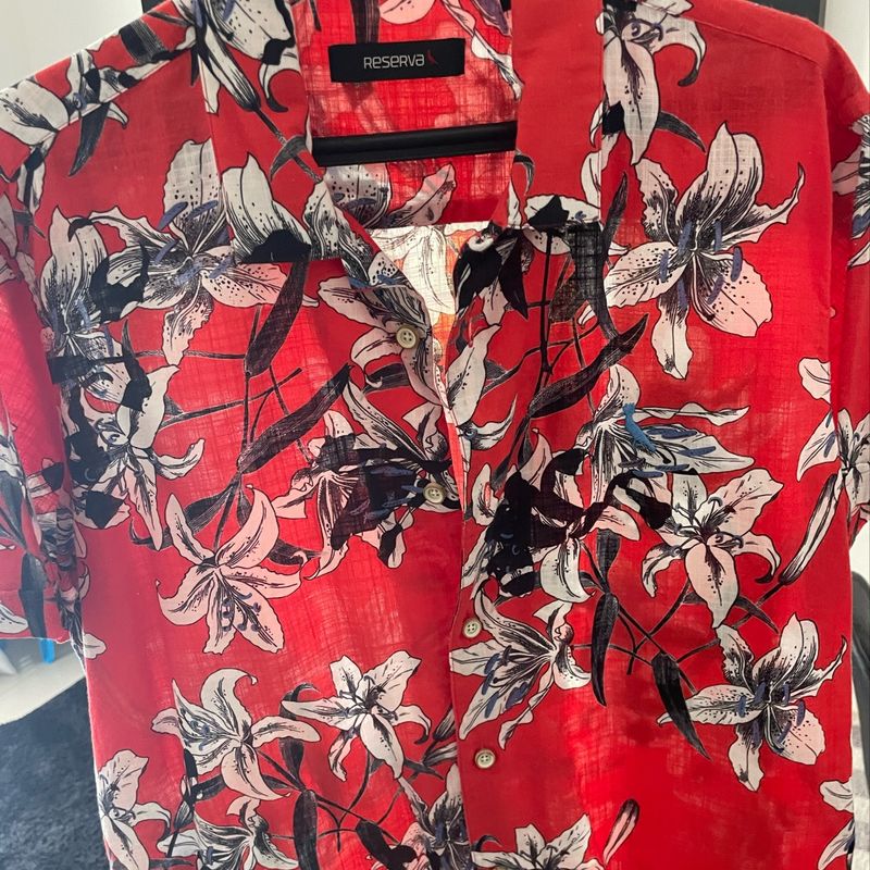 Camisa floral sales vermelha masculina