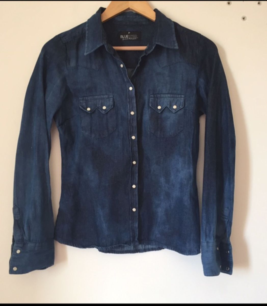 camisa jeans acinturada