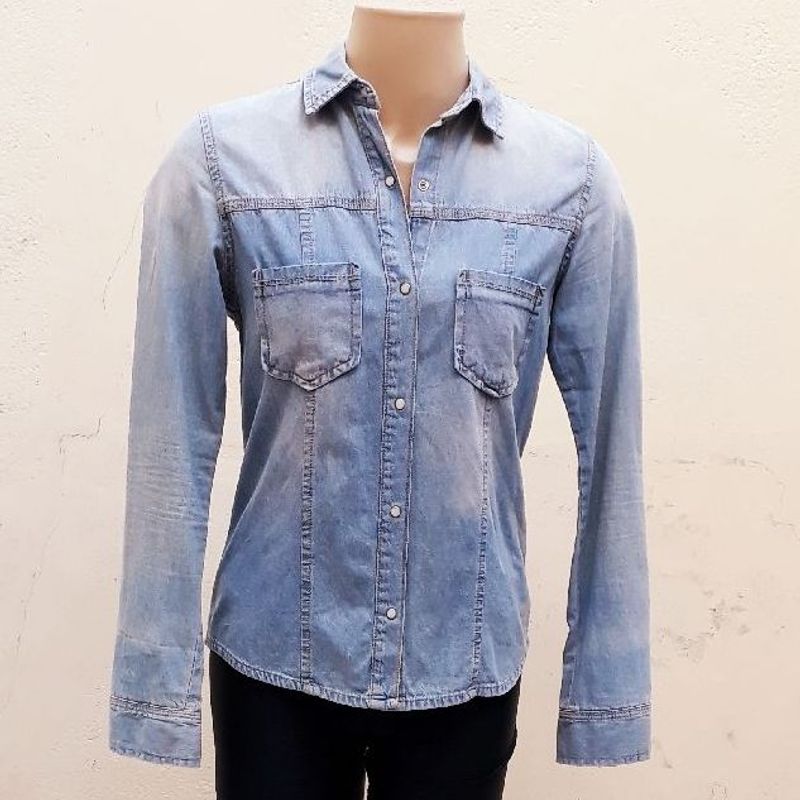 Camisa Jeans com Bot es Madre P rola Camisa Feminina Luigi
