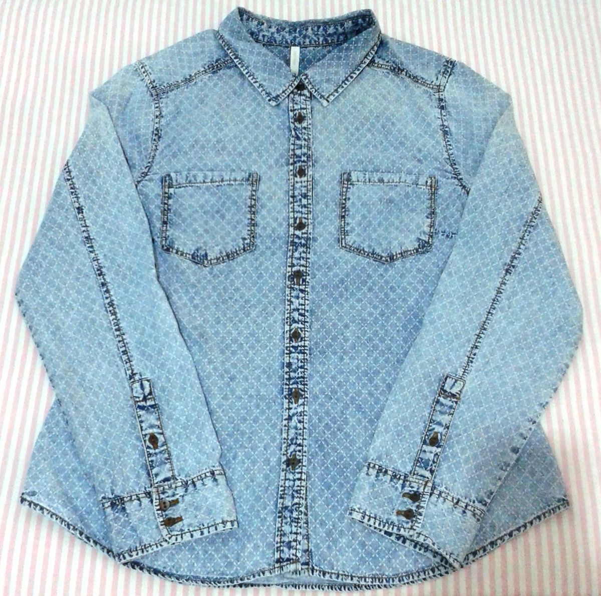 camisa jeans estampada feminina