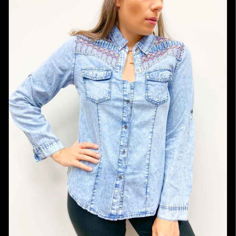 Camisa jeans bordada store feminina