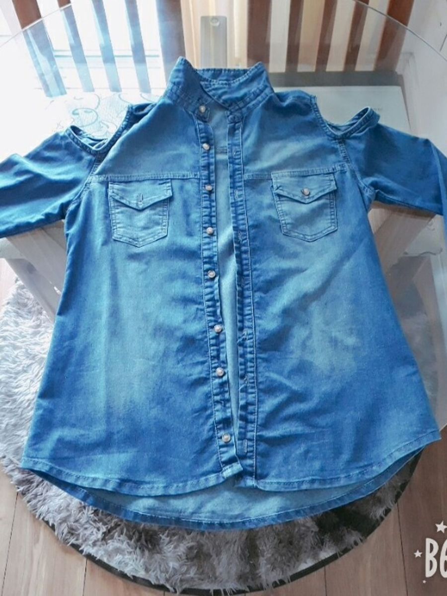 camisa jeans ombro vazado