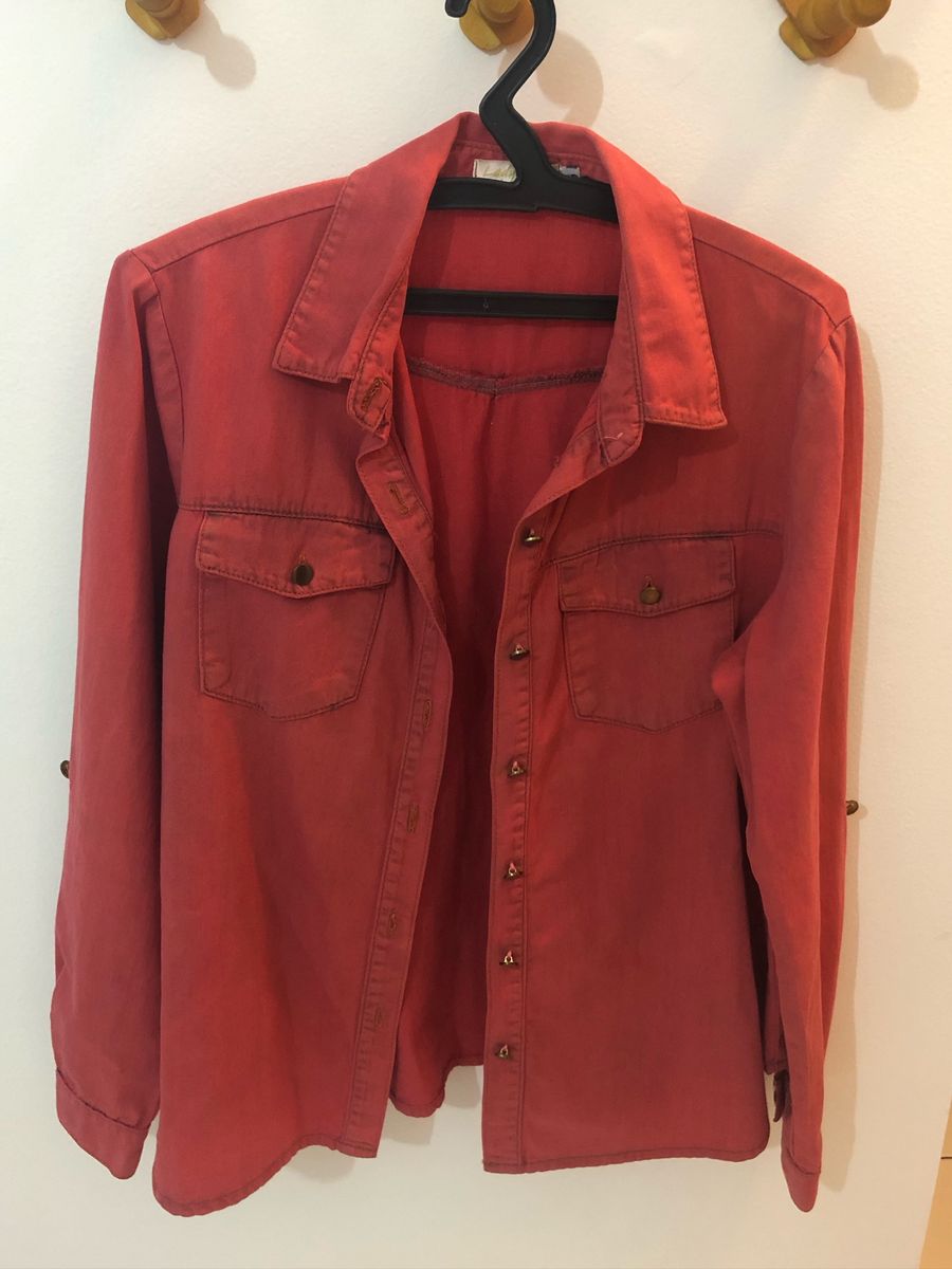 camisa jeans vermelha