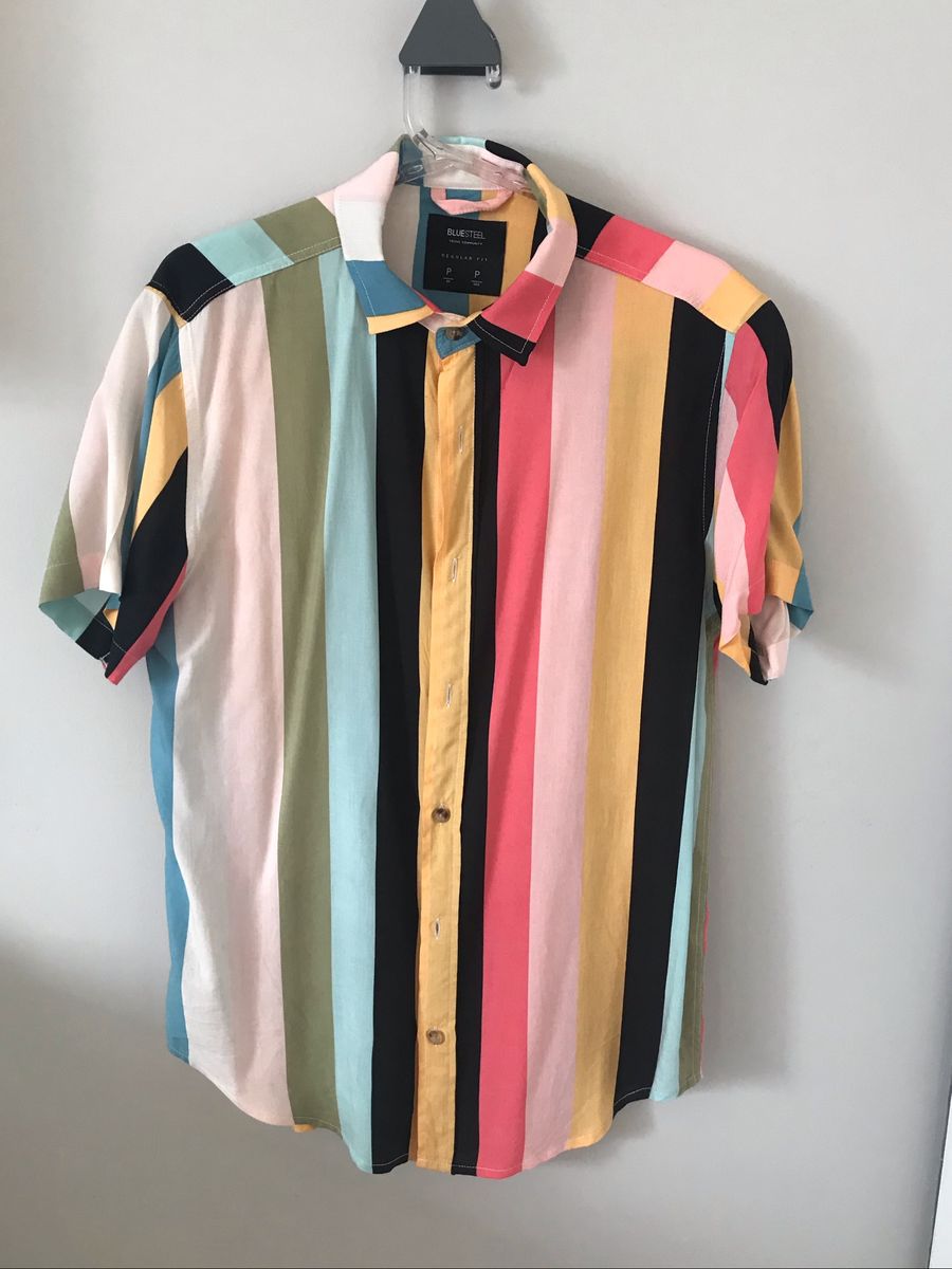 camisa colorida renner