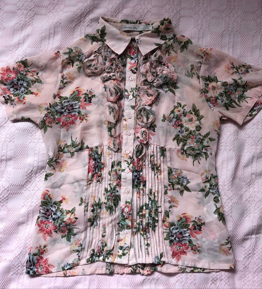 camisa florida manga curta feminina