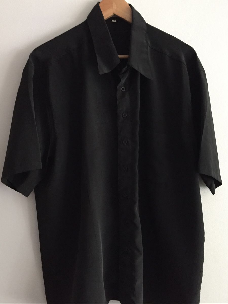 camisa manga curta preta