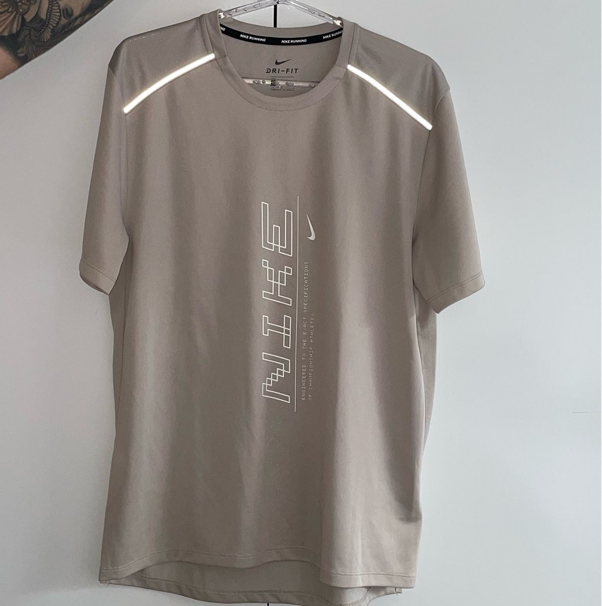 Camisa Nike Dri Fit Bege com Olho de Gato Nike Usado 112002023 enjoei