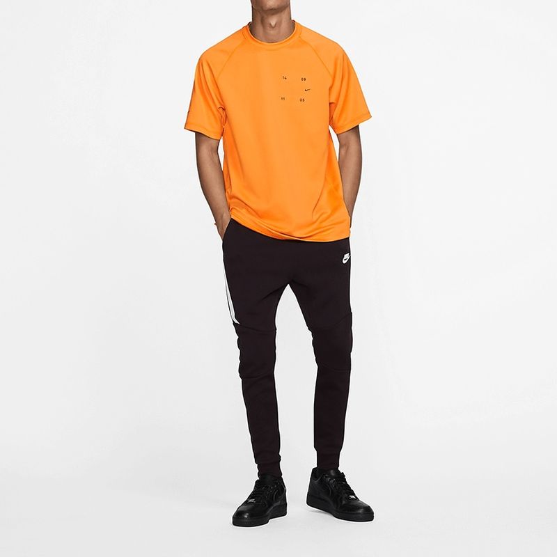 Camiseta Nike Sportswear Tech Pack Masculina da Nike Sportswear com menor  preço - Melhor Comprar