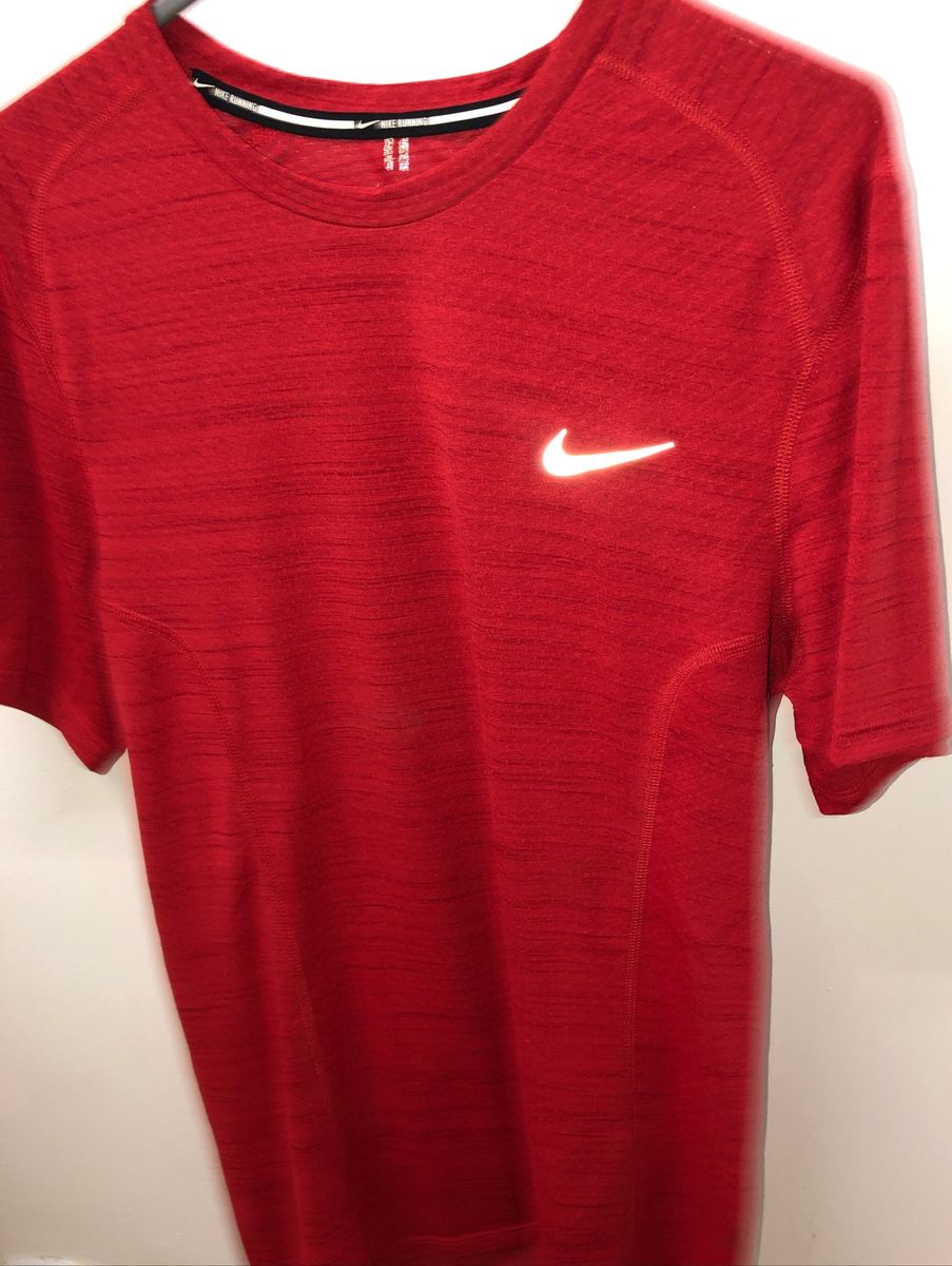 blusa vermelha nike