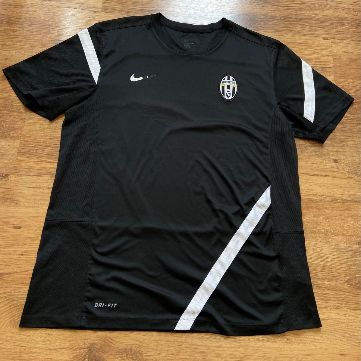 Juventus Nike DRI-FIT シャツ Camisa de Futebol Juventus Nike Dri-Fit, símbolos bordados