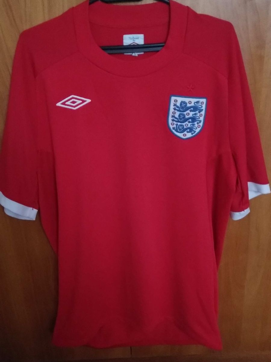 UMBRO célèbre la coupe du monde féminine de foot avec des maillots et patch spéciaux