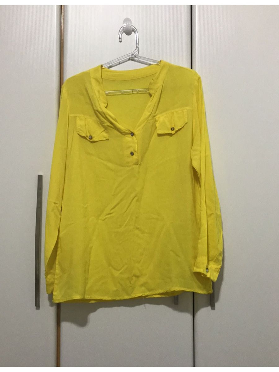 camisa amarela feminina