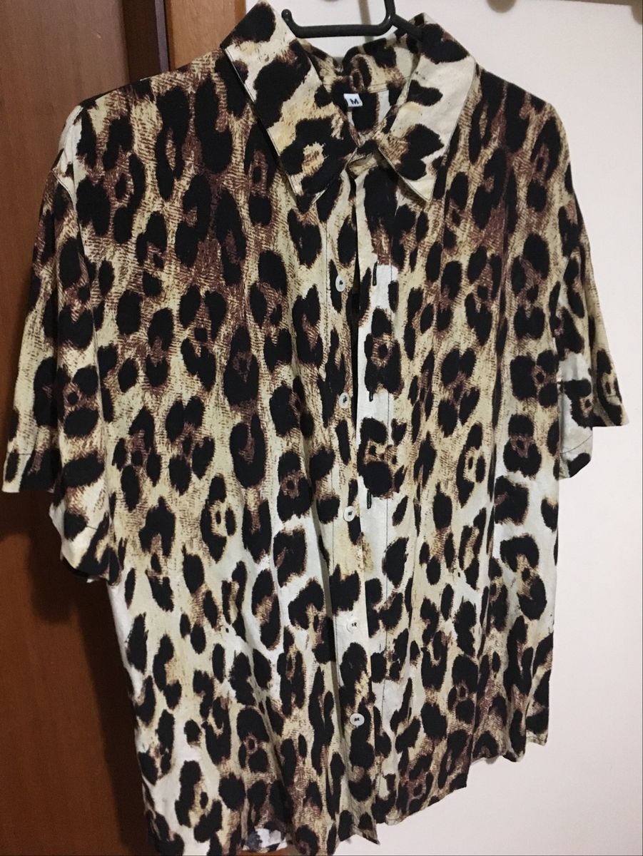 camisa estampa de onça