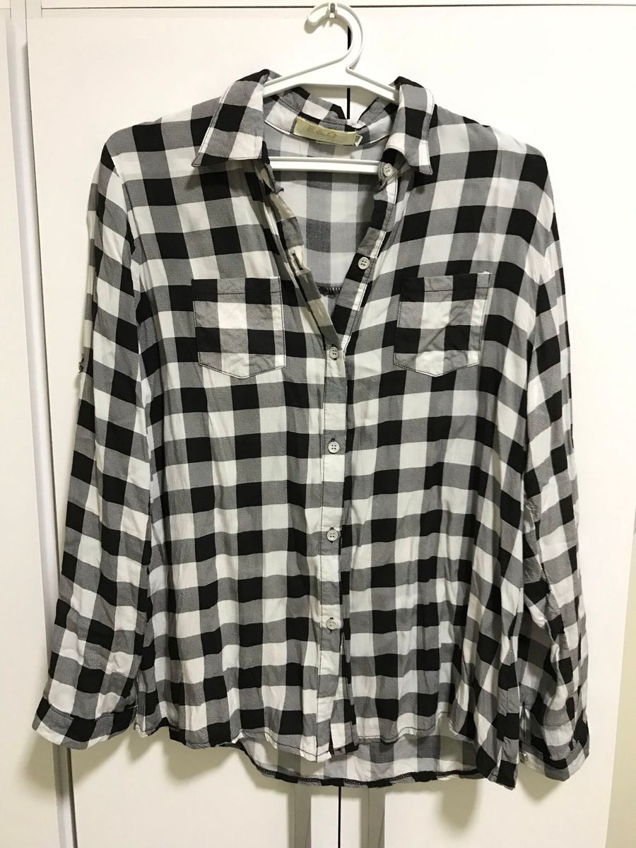 camisa xadrez branco e preto
