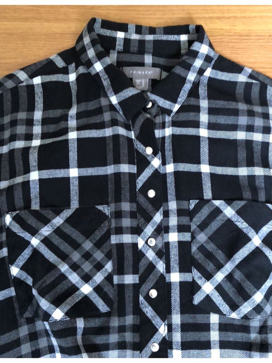 camisa xadrez branco e preto