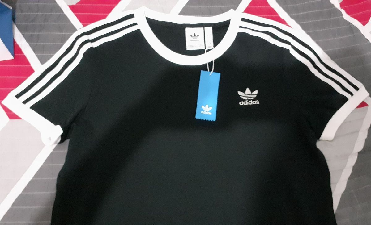camiseta adidas falsa