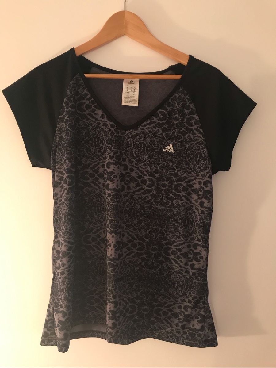 camiseta adidas animal print