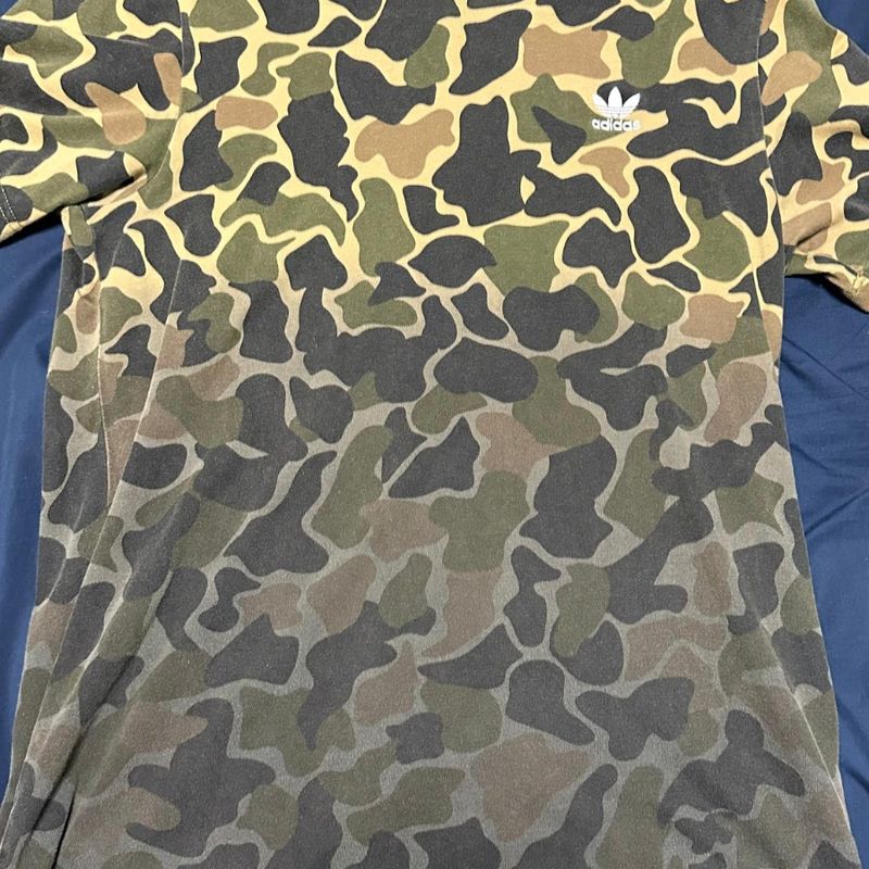 Camiseta best sale adidas camuflada