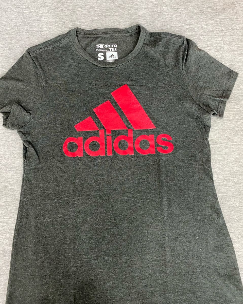 blusa adidas cinza