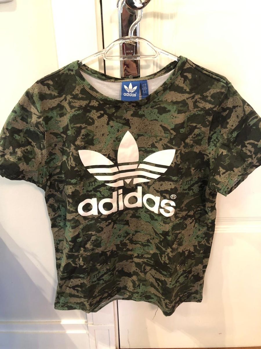 camiseta camuflada feminina adidas