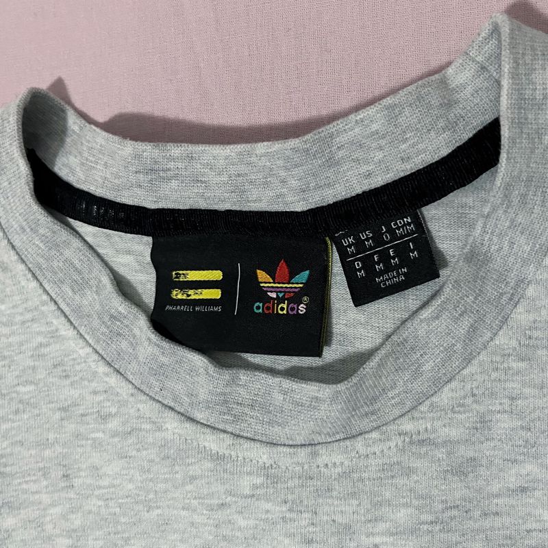 Camiseta adidas pharrell online williams