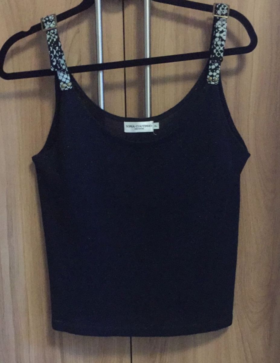 camiseta de couro feminina
