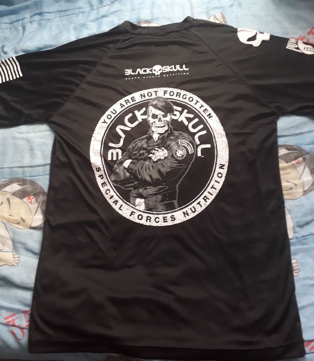 camiseta black skull dry fit