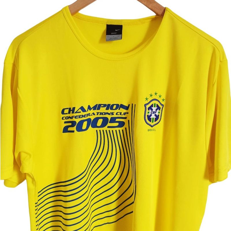 https://photos.enjoei.com.br/camiseta-brasil-2002-champion-2005-86092989/800x800/czM6Ly9waG90b3MuZW5qb2VpLmNvbS5ici9wcm9kdWN0cy82NjAwMjA2LzU2MzE3ZmE3MGFlMDM5MGJkM2U4MGZiNmU1ODgyZDQ0LmpwZw