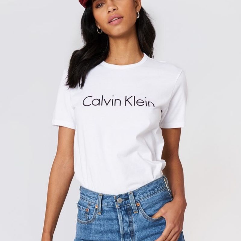 Camiseta Calvin Klein, Camiseta Feminina Calvin Klein Nunca Usado 92985374