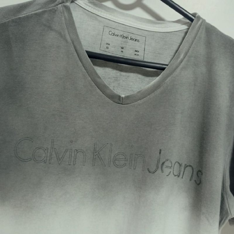 Preços baixos em Camisas masculinas Calvin Klein tamanho XS