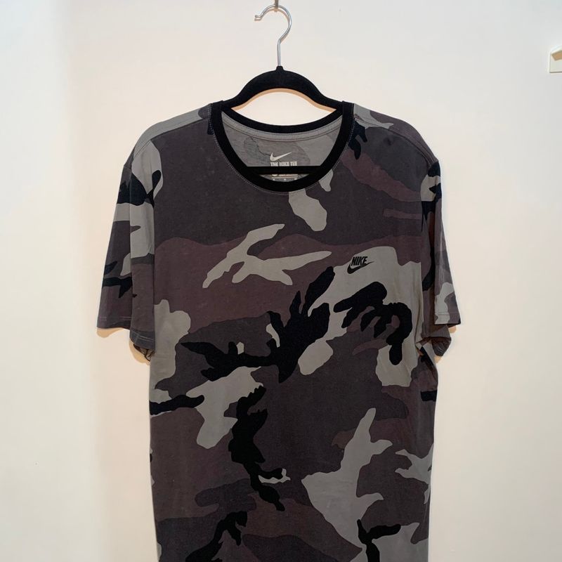 Blusa store camuflada nike