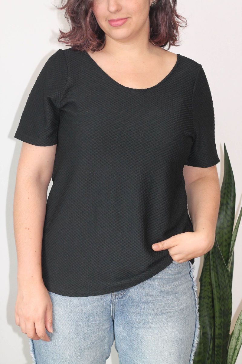 camiseta colmeia preta - camisetas maria melancia