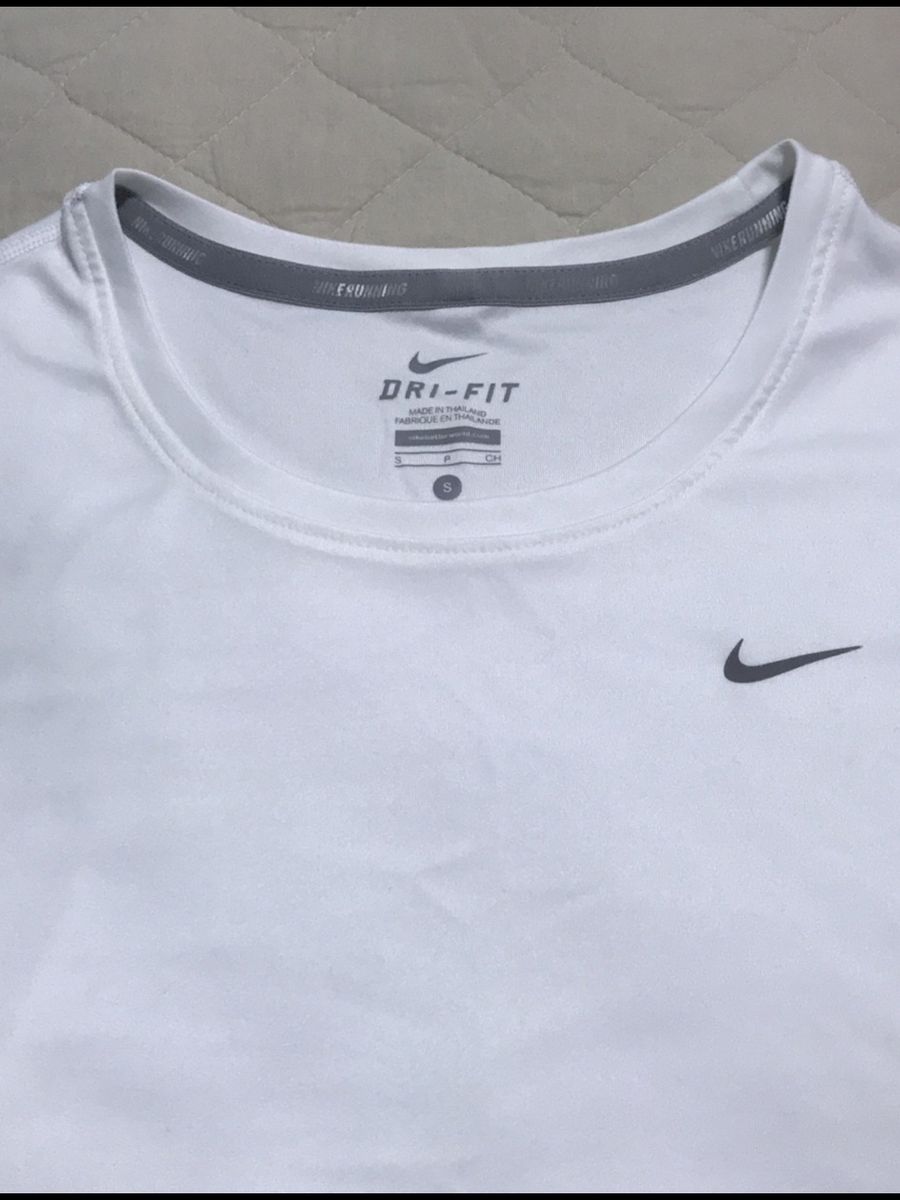 camiseta nike branca feminina