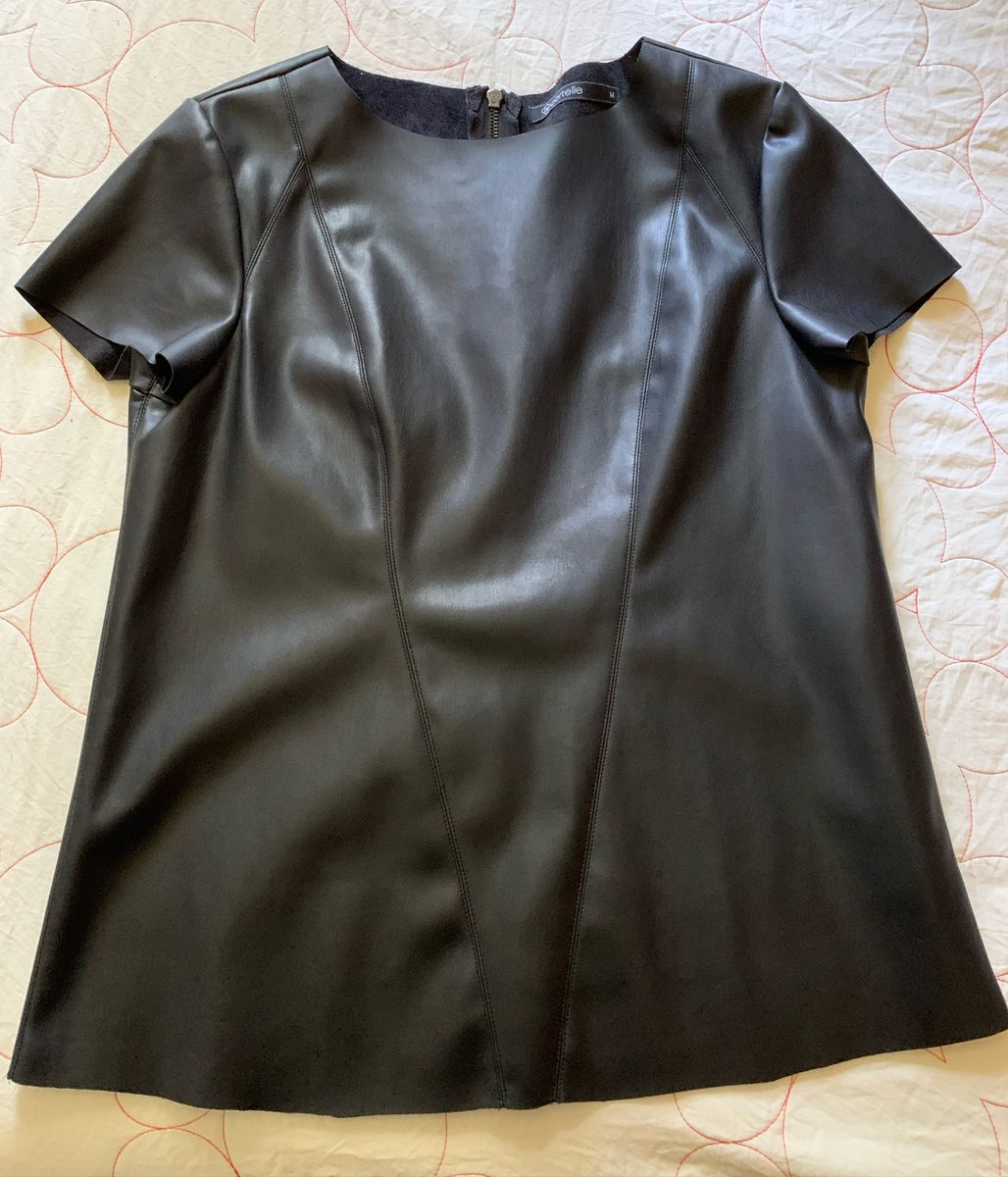 camiseta de couro feminina