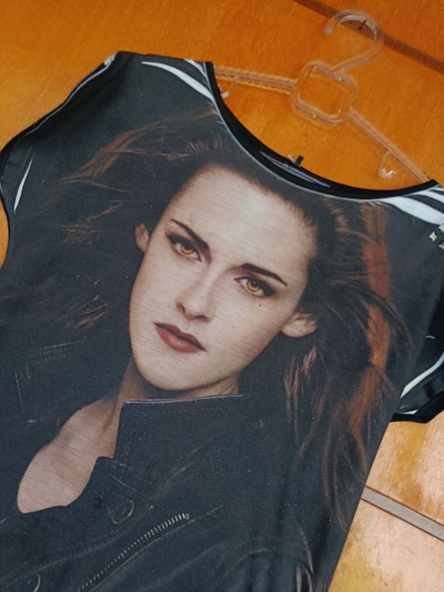 Camiseta Crepúsculo Bella Swan Preta 16 | Blusa Feminina Tm&©Sumir Ent ...