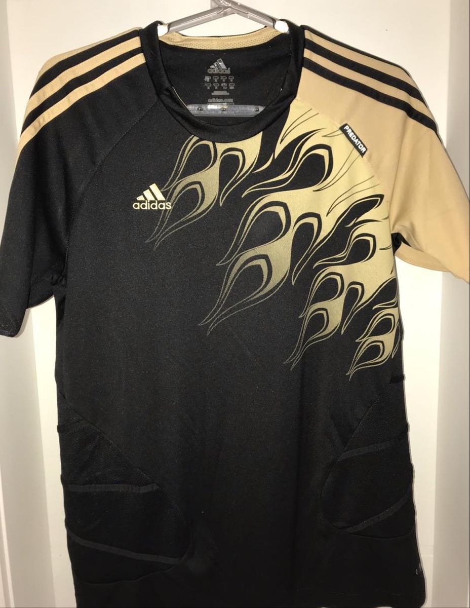 camisa adidas preta e dourada