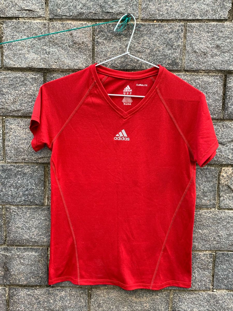 camiseta adidas vermelha feminina
