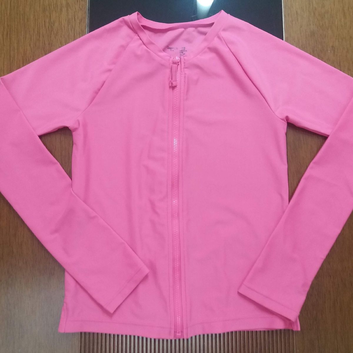 camiseta gap kids infantil com fator de proteção solar - menina gap