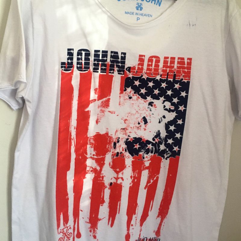 Camiseta John John Branca com Estampa, Camiseta Masculina John John Usado  44777515