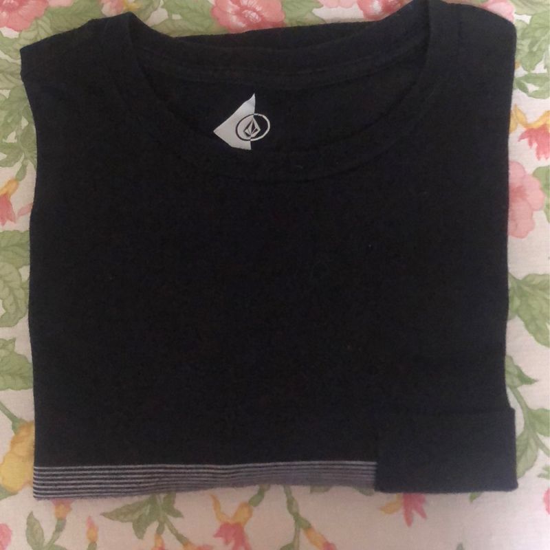 Camiseta Linda Preta e No Meio Preta e Listras Finas Branco