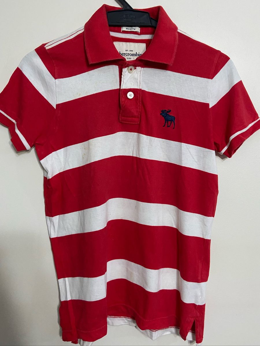 roupa vermelha e branca