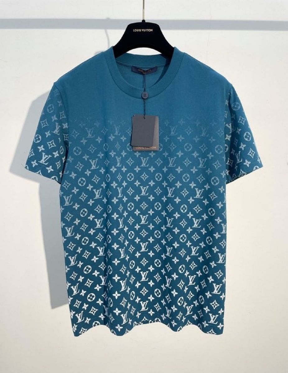 Camiseta Louis Vuitton Monogram Gradient Azul Importada Lançamento, Camiseta  Masculina Louis Vuitton Nunca Usado 50588427