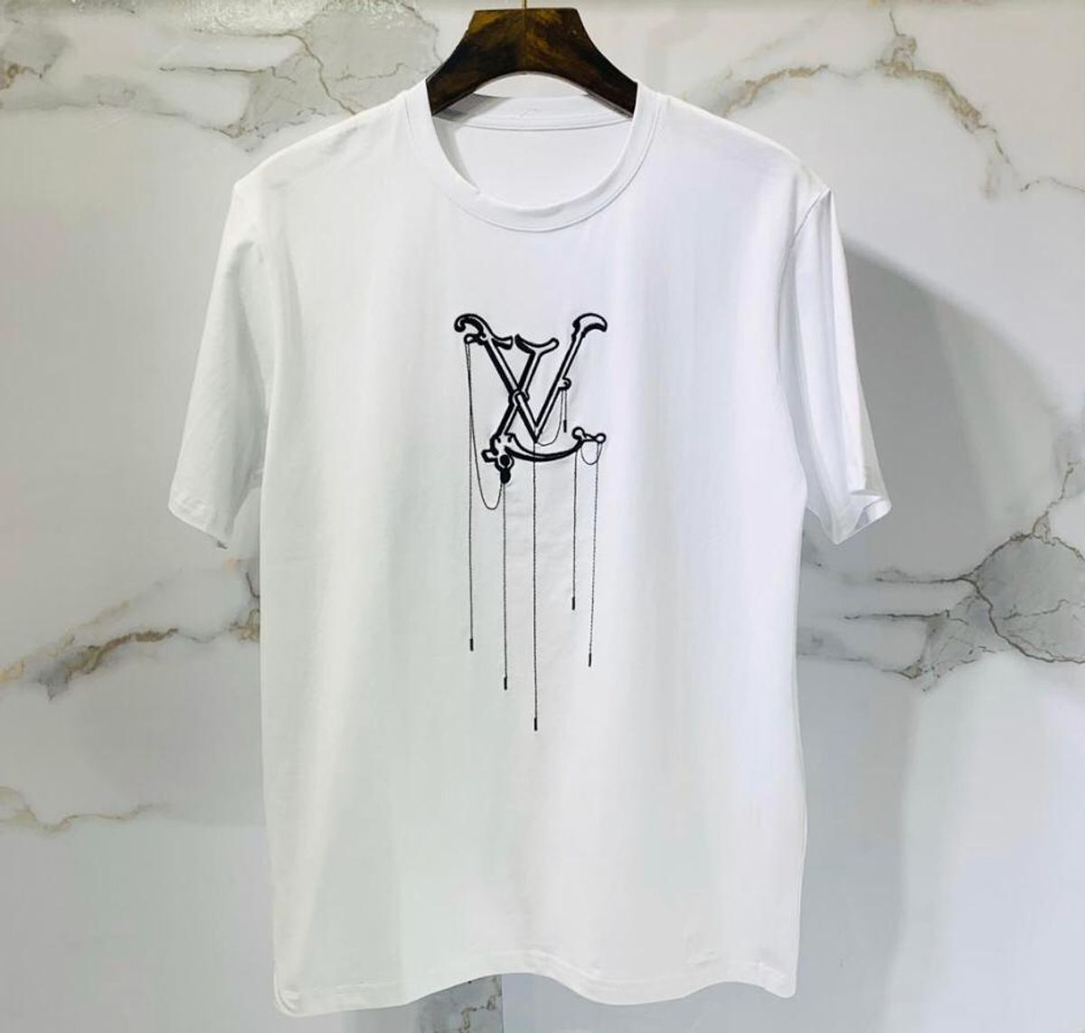 Camiseta Masc. Louis Vuitton (Pronta entrega)