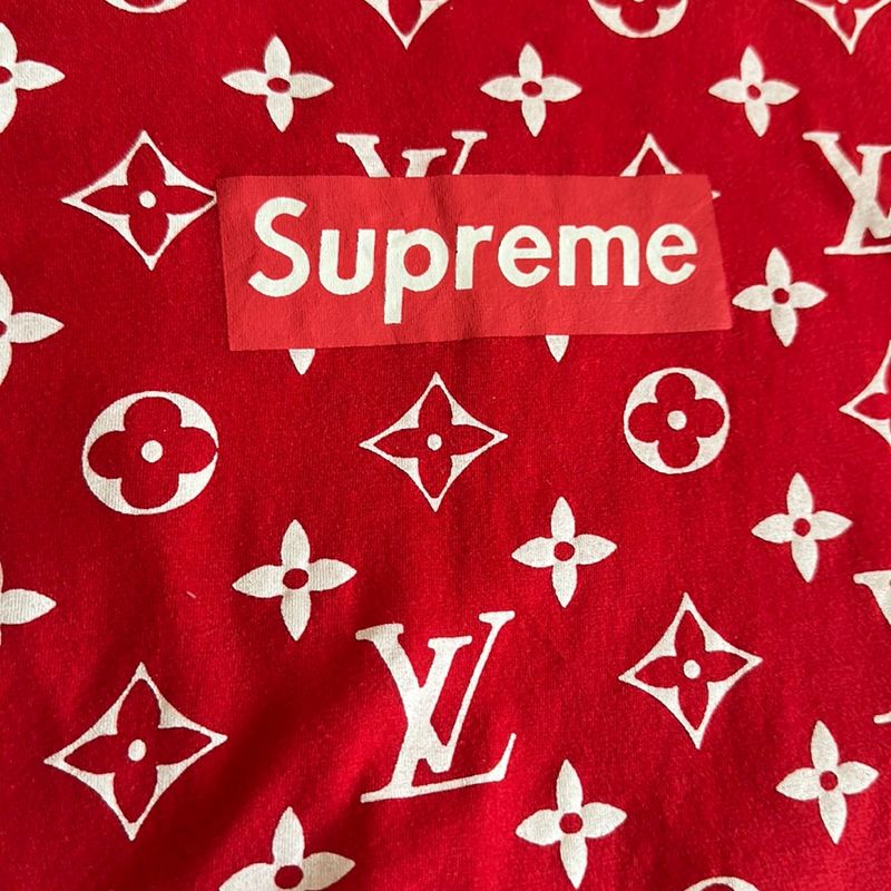 Camiseta Louis Vuitton x Supreme