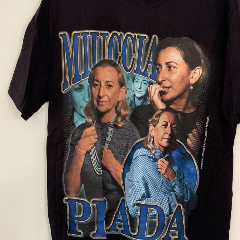 Camiseta Miuccia Prada - Aged | Aged Archive Usado 134760006 | enjoei