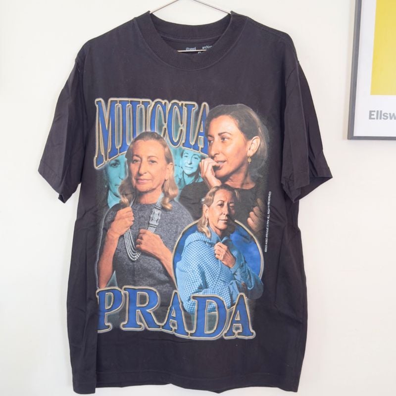 Camiseta Miuccia Prada - Aged | Aged Archive Usado 134760006 | enjoei