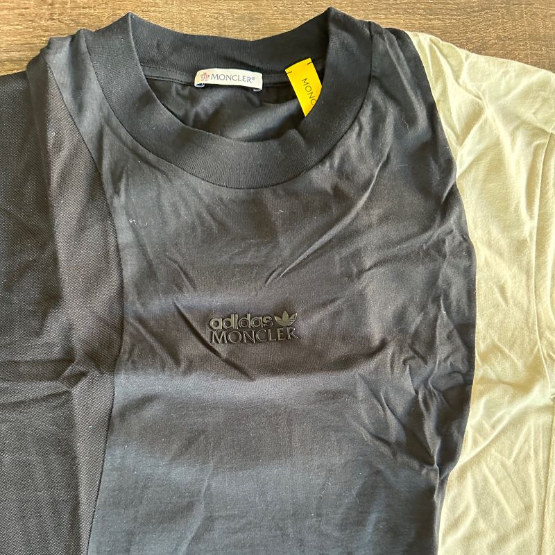 adidas MONCLER パネルデザイン Tシャツ adidas MONCLER パネルデザイン Tシャツ MONCLER（シャツ）のフリマ