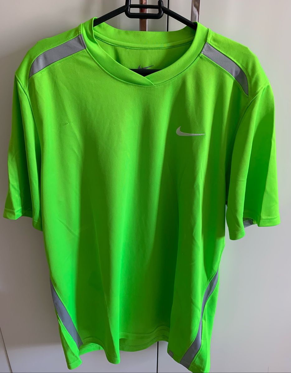 Camiseta Nike Dri-Fit Verde Limão. Tamanho M. Camiseta Masculina Nike Usado 40965898 | enjoei