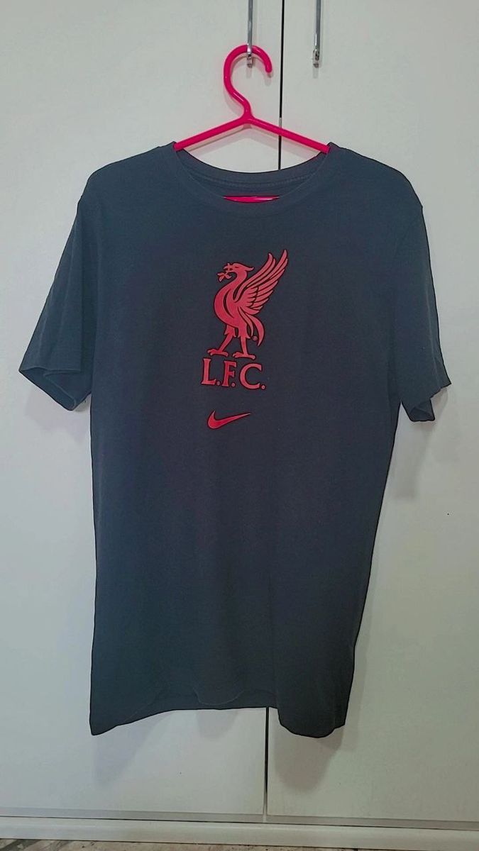 Camiseta Nike Evergreen Crest Masculina - Preto+Vermelho P, Camiseta  Masculina Nike Usado 94901844