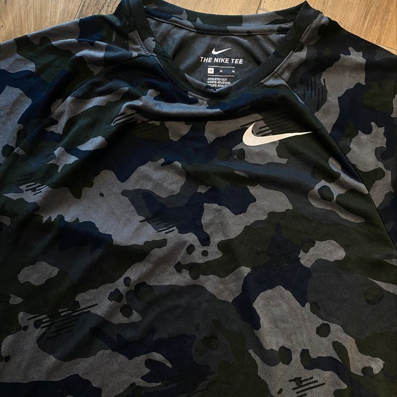 Blusa da hot sale nike camuflada